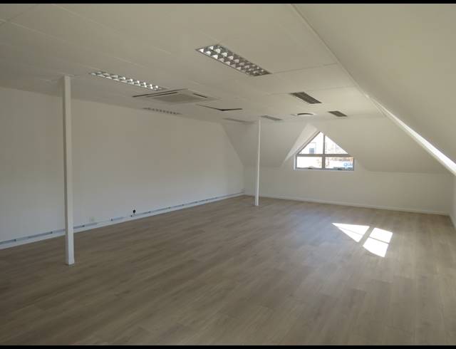 86M² OFFICE TO LET IN SOMERSET WEST CENTRAL